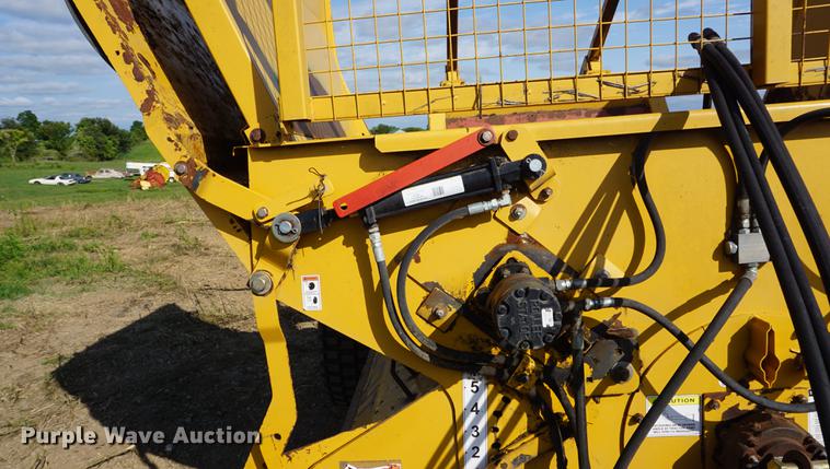 image for item DD6455 2012 Vermeer BP8000 bale processor