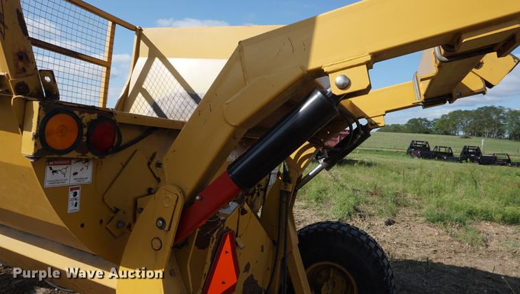 image for item DD6455 2012 Vermeer BP8000 bale processor