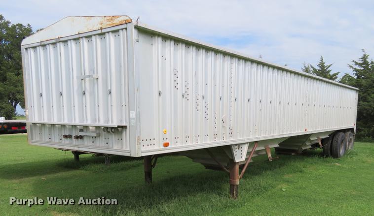 image for item DE6388 1978 Wilson AGH-500 double hopper bottom grain trailer