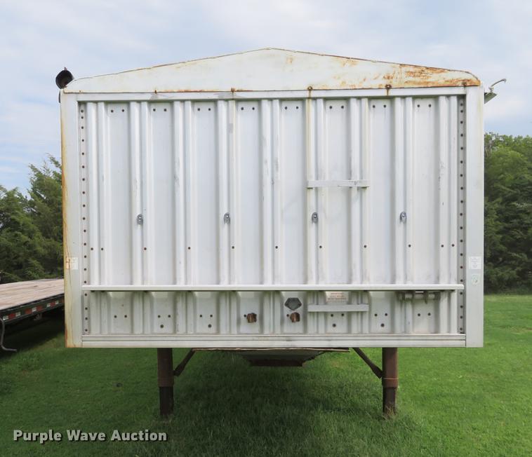 image for item DE6388 1978 Wilson AGH-500 double hopper bottom grain trailer