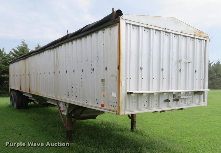 image for item DE6388 1978 Wilson AGH-500 double hopper bottom grain trailer