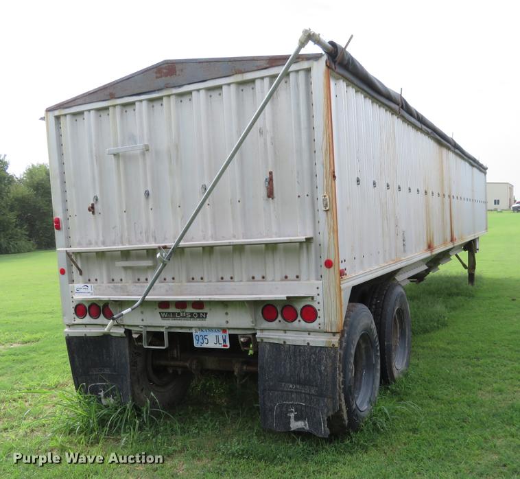 image for item DE6388 1978 Wilson AGH-500 double hopper bottom grain trailer