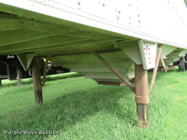 image for item DE6388 1978 Wilson AGH-500 double hopper bottom grain trailer