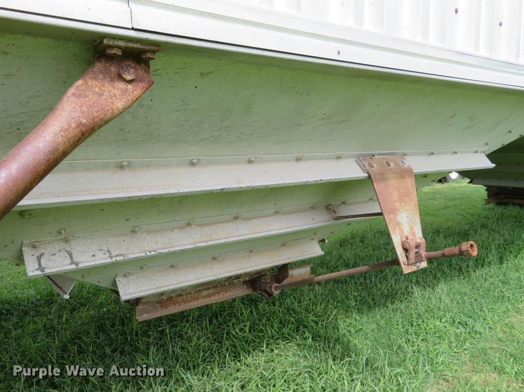 image for item DE6388 1978 Wilson AGH-500 double hopper bottom grain trailer