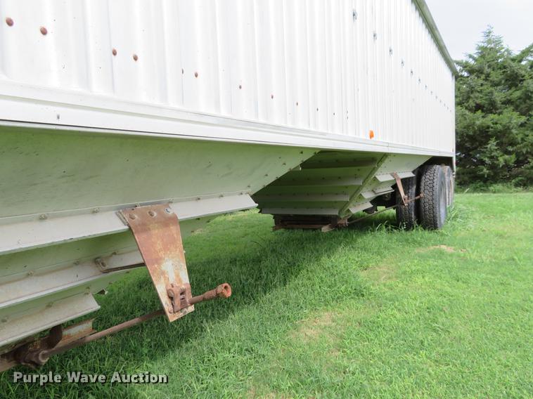 image for item DE6388 1978 Wilson AGH-500 double hopper bottom grain trailer