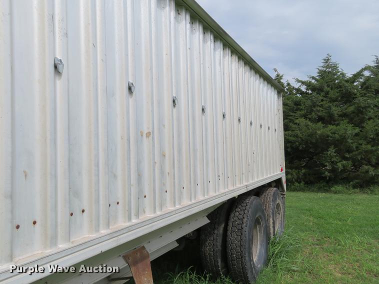 image for item DE6388 1978 Wilson AGH-500 double hopper bottom grain trailer