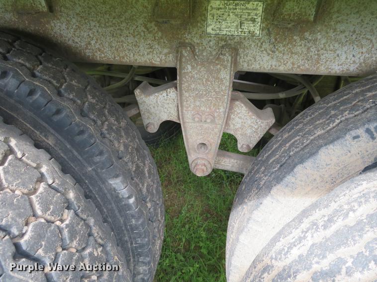 image for item DE6388 1978 Wilson AGH-500 double hopper bottom grain trailer