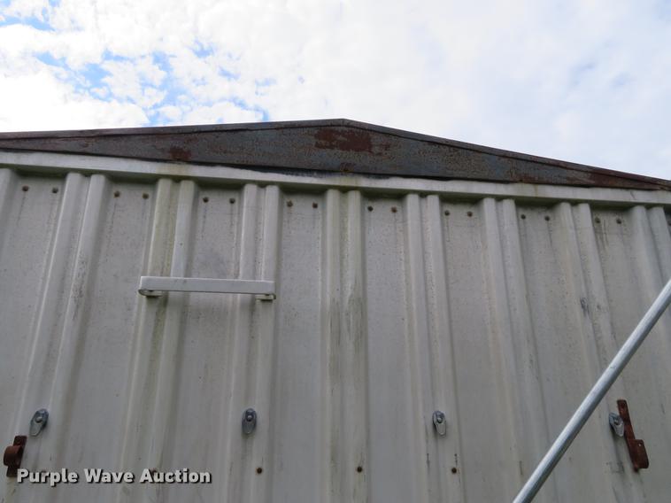 image for item DE6388 1978 Wilson AGH-500 double hopper bottom grain trailer