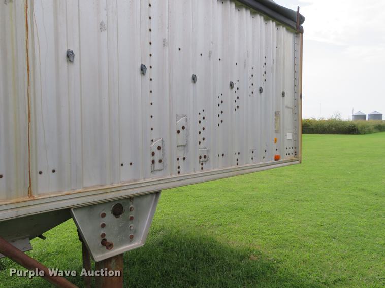 image for item DE6388 1978 Wilson AGH-500 double hopper bottom grain trailer
