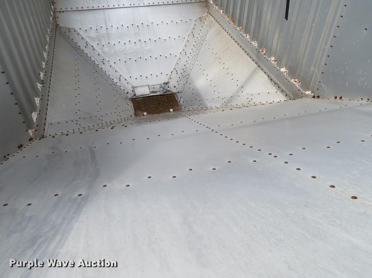 image for item DE6388 1978 Wilson AGH-500 double hopper bottom grain trailer