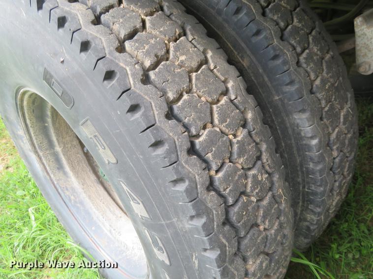 image for item DE6388 1978 Wilson AGH-500 double hopper bottom grain trailer