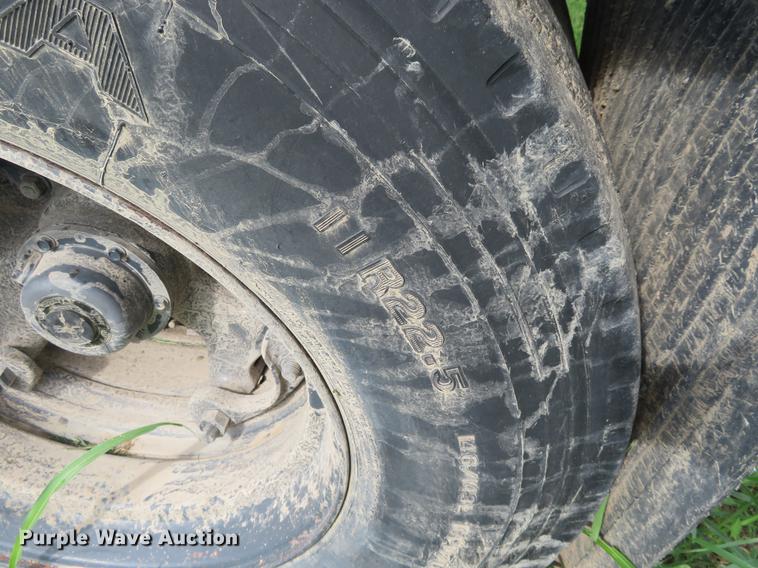 image for item DE6388 1978 Wilson AGH-500 double hopper bottom grain trailer