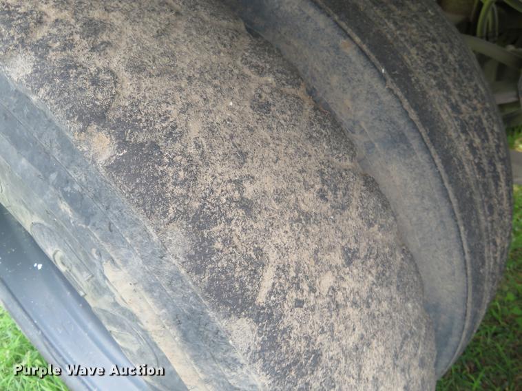 image for item DE6388 1978 Wilson AGH-500 double hopper bottom grain trailer