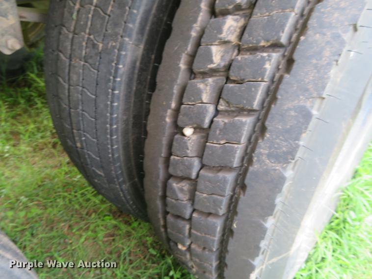 image for item DE6388 1978 Wilson AGH-500 double hopper bottom grain trailer