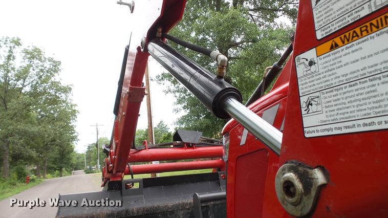 image for item DM9883 2017 Massey-Ferguson 2606H MFWD tractor