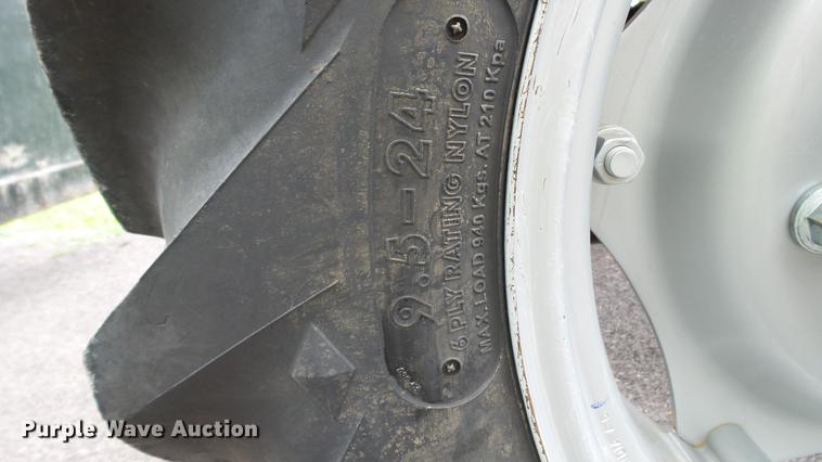 image for item DM9883 2017 Massey-Ferguson 2606H MFWD tractor