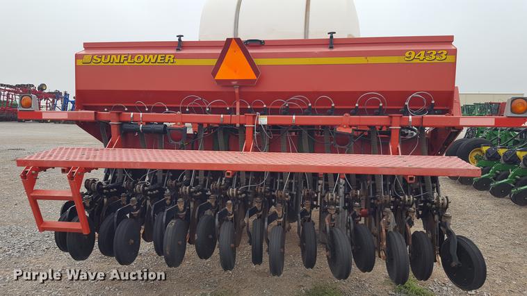 image for item EI9649 Sunflower 9433 grain drill
