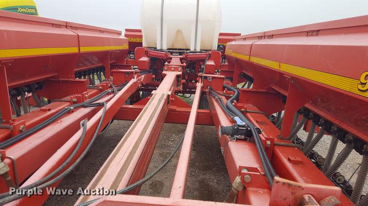 image for item EI9649 Sunflower 9433 grain drill