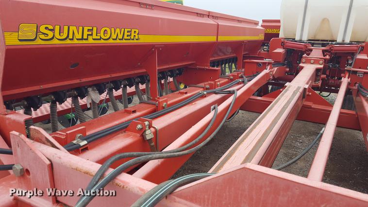 image for item EI9649 Sunflower 9433 grain drill