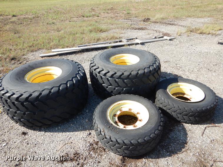 image for item EO9564 (2) John Deere turf tires