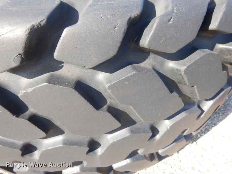 image for item EO9564 (2) John Deere turf tires