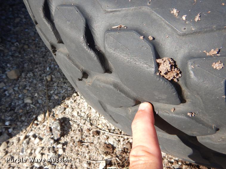 image for item EO9564 (2) John Deere turf tires