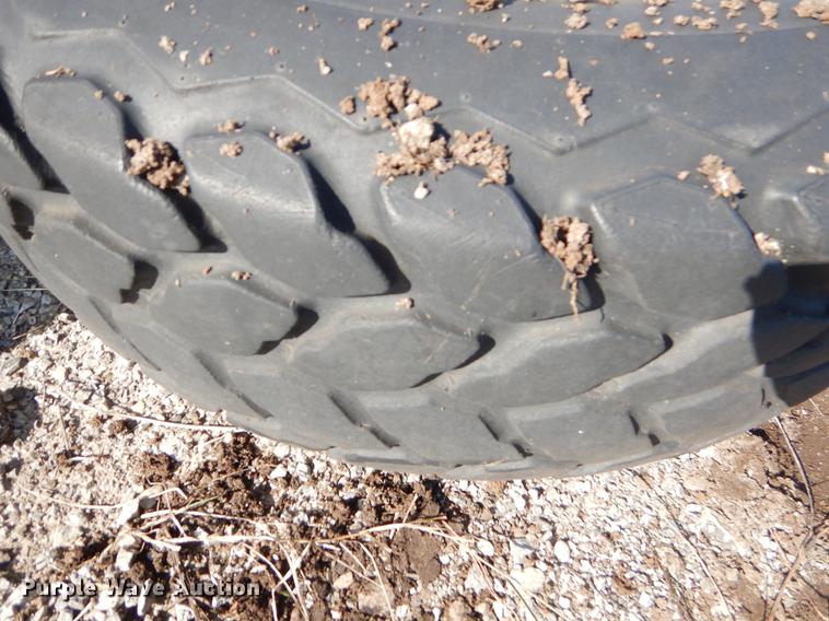 image for item EO9564 (2) John Deere turf tires