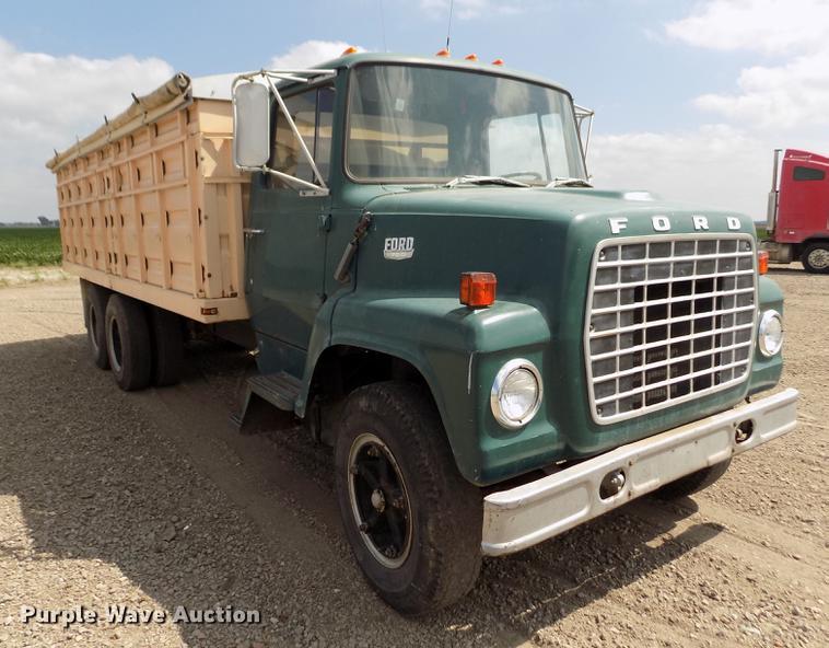 image for item ER9083 1972 Ford 750 grain truck