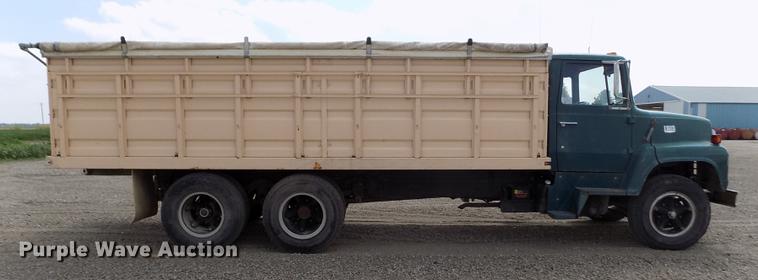 image for item ER9083 1972 Ford 750 grain truck