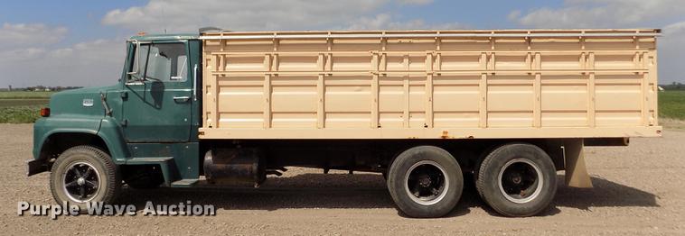 image for item ER9083 1972 Ford 750 grain truck