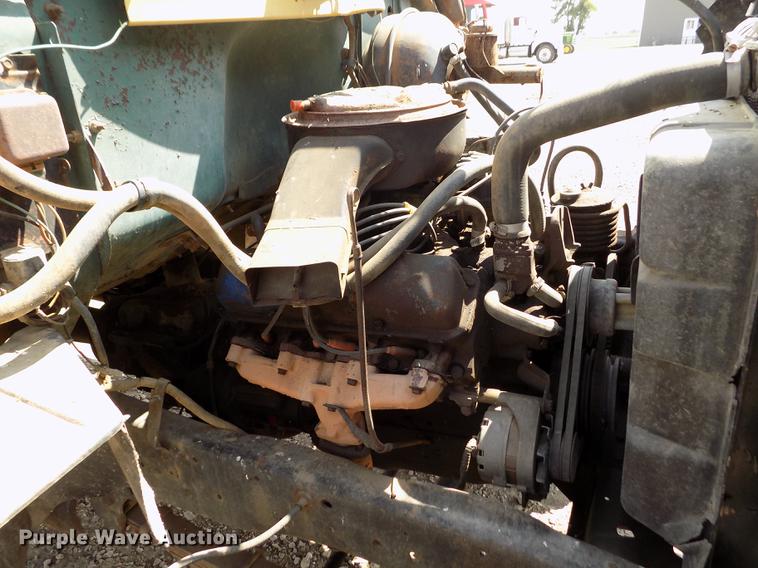 image for item ER9083 1972 Ford 750 grain truck