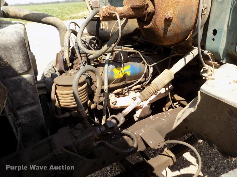 image for item ER9083 1972 Ford 750 grain truck