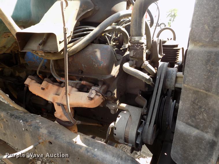 image for item ER9083 1972 Ford 750 grain truck