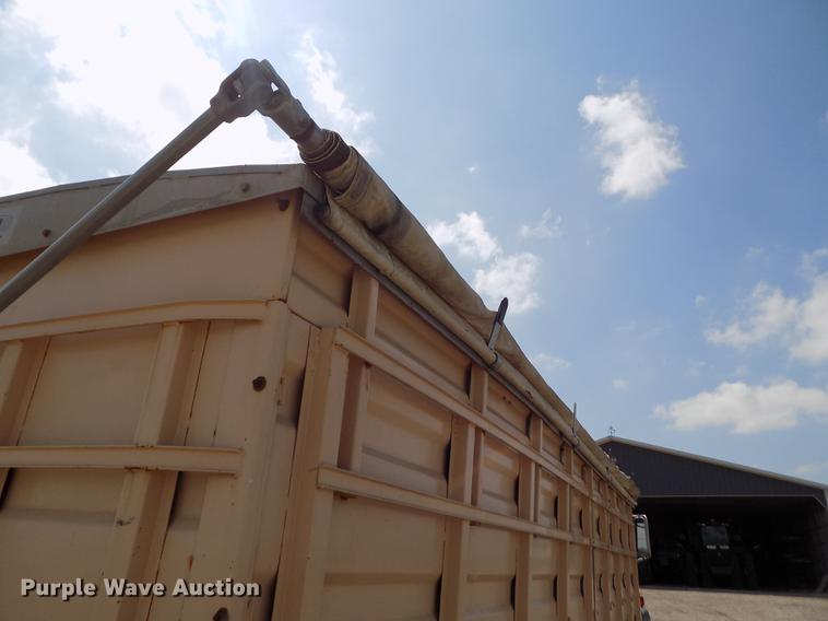 image for item ER9083 1972 Ford 750 grain truck