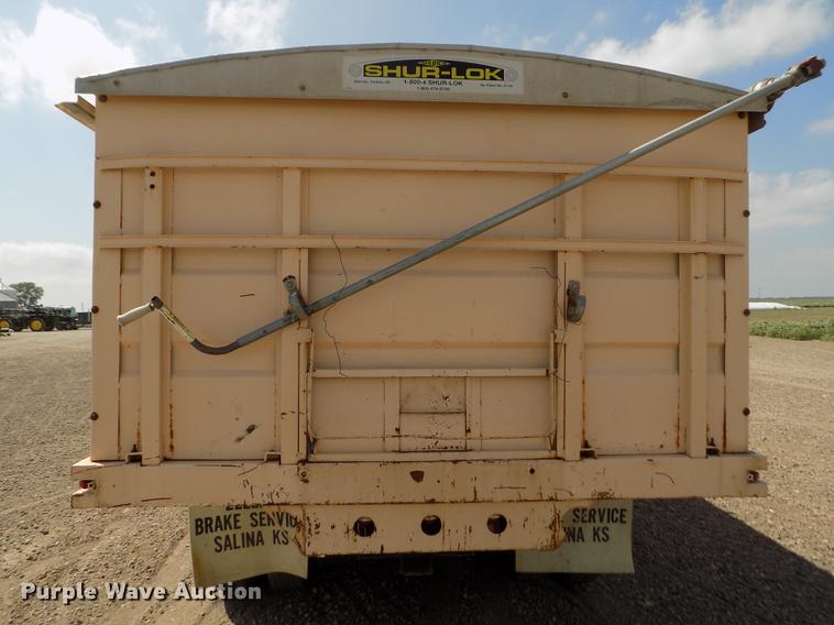 image for item ER9083 1972 Ford 750 grain truck