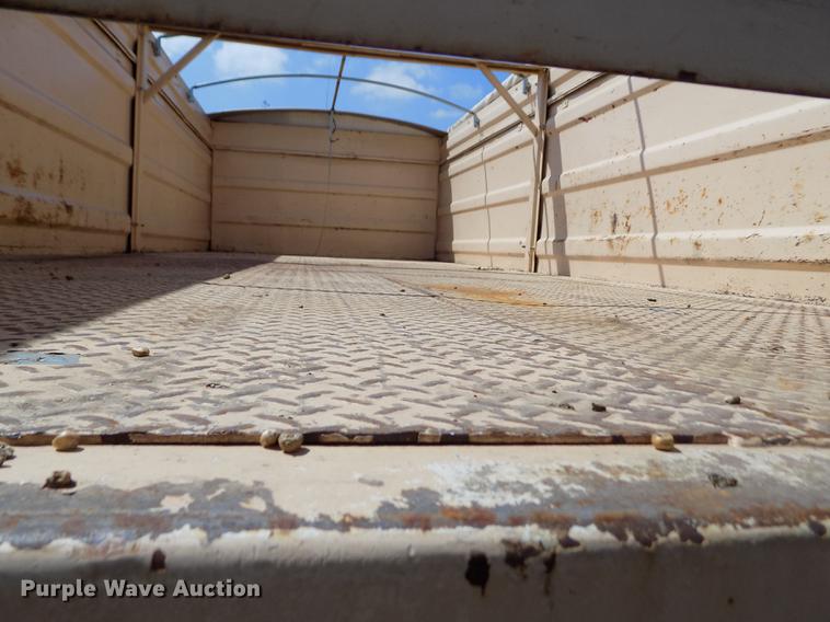 image for item ER9083 1972 Ford 750 grain truck