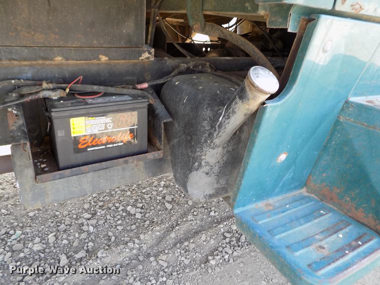 image for item ER9083 1972 Ford 750 grain truck