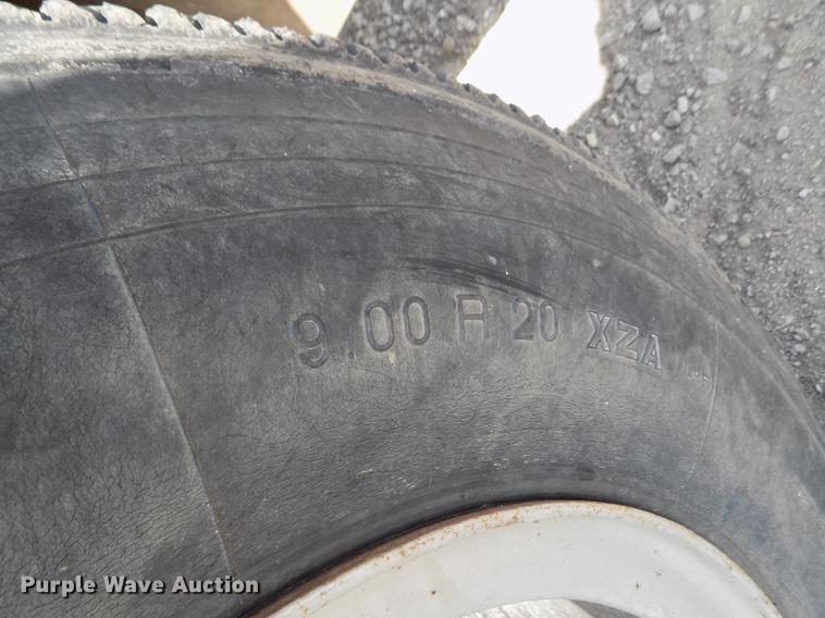 image for item ER9083 1972 Ford 750 grain truck