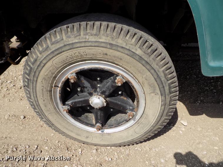 image for item ER9083 1972 Ford 750 grain truck