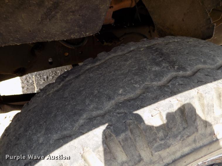 image for item ER9083 1972 Ford 750 grain truck