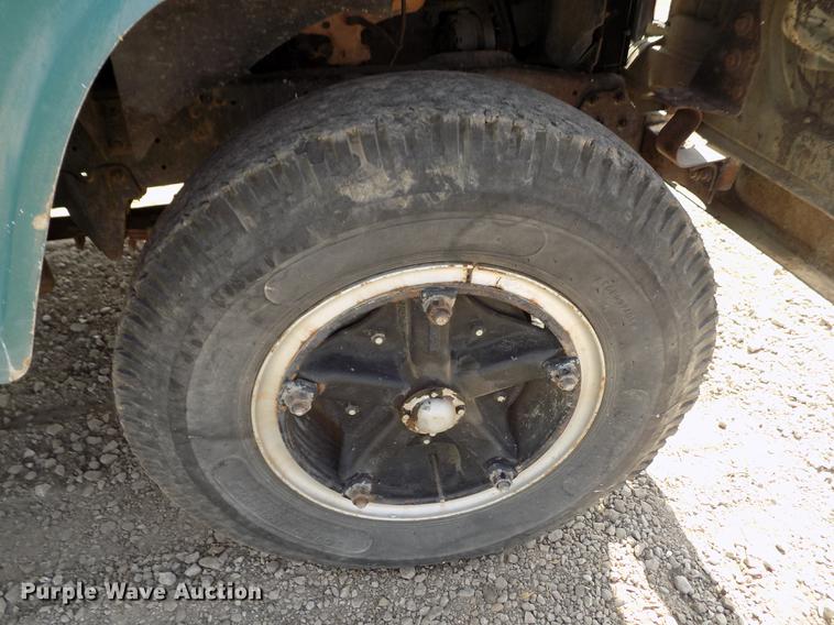 image for item ER9083 1972 Ford 750 grain truck