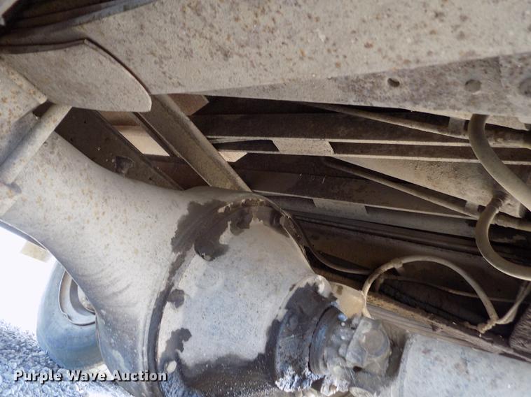 image for item ER9083 1972 Ford 750 grain truck