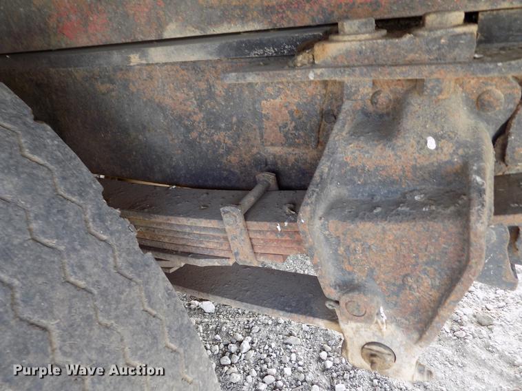 image for item ER9083 1972 Ford 750 grain truck