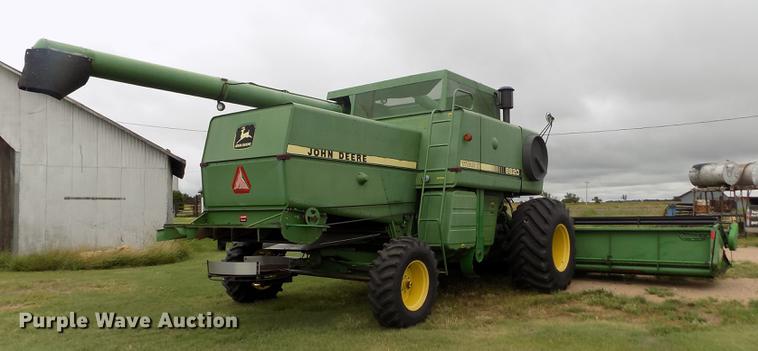 image for item ER9106 1985 John Deere 8820 Titan II combine