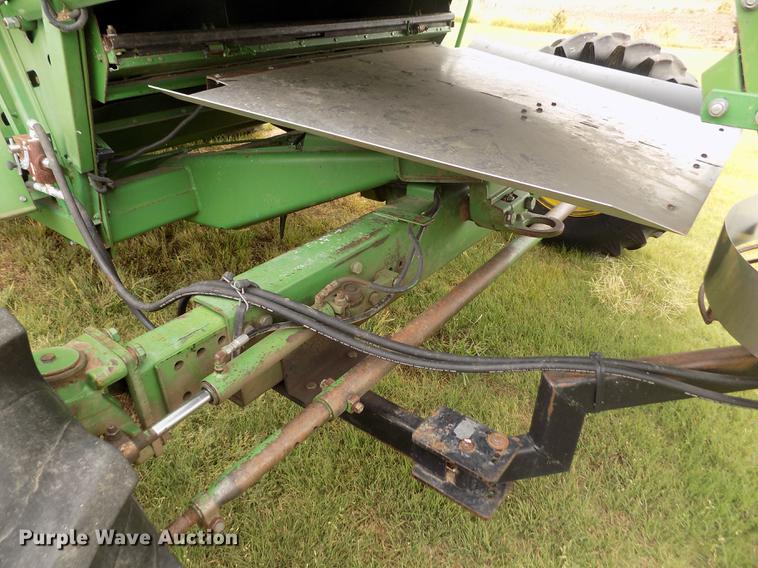 image for item ER9106 1985 John Deere 8820 Titan II combine