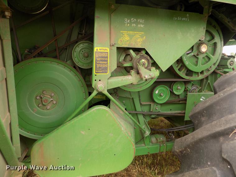 image for item ER9106 1985 John Deere 8820 Titan II combine