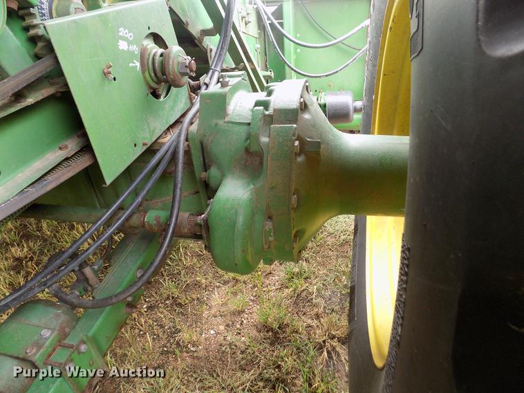 image for item ER9106 1985 John Deere 8820 Titan II combine