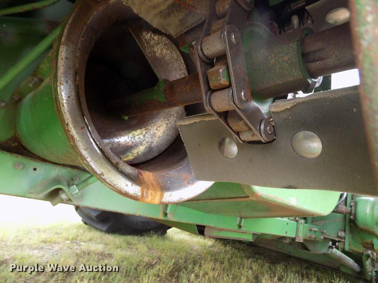 image for item ER9106 1985 John Deere 8820 Titan II combine