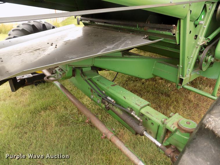 image for item ER9106 1985 John Deere 8820 Titan II combine