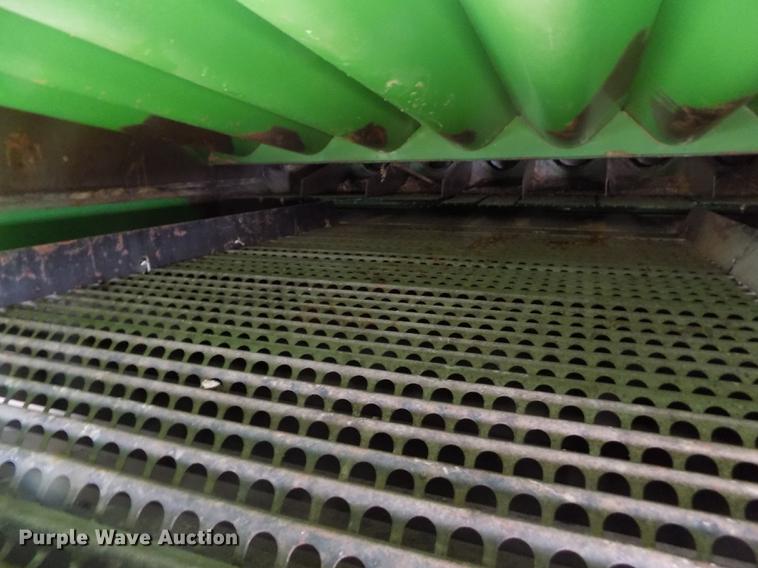 image for item ER9106 1985 John Deere 8820 Titan II combine